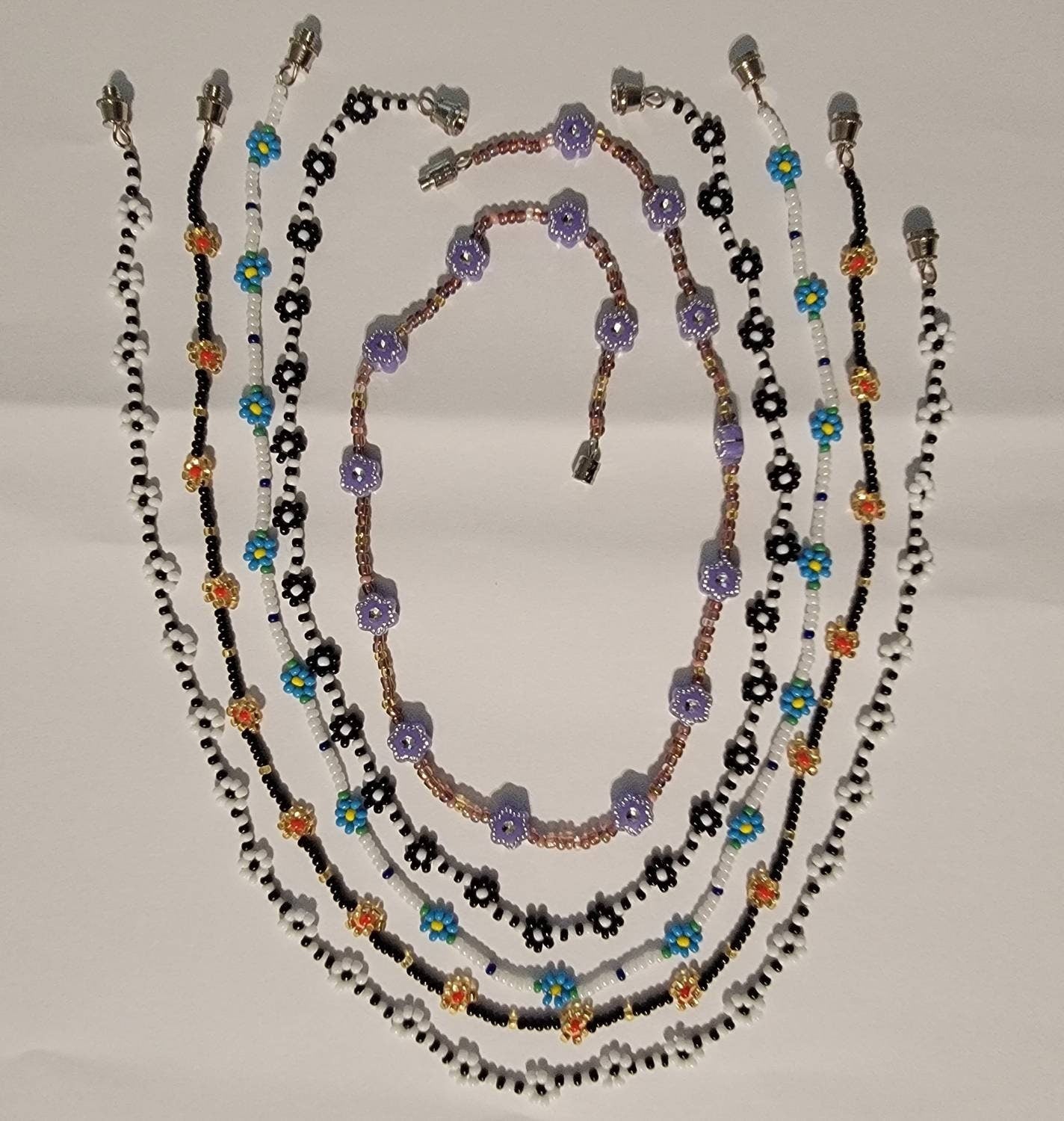 Daisy Bead Choker, Beaded Choker, Beaded Daisy Choker, Trendy Necklaces, Popular Necklaces, Popular Beaded Chokers, Black Daisies