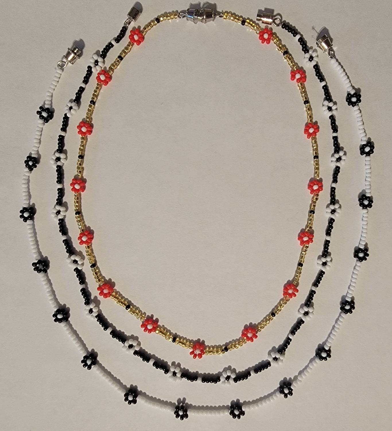 Daisy Bead Choker, Beaded Choker, Beaded Daisy Choker, Trendy Necklaces, Popular Necklaces, Popular Beaded Chokers, Black Daisies,