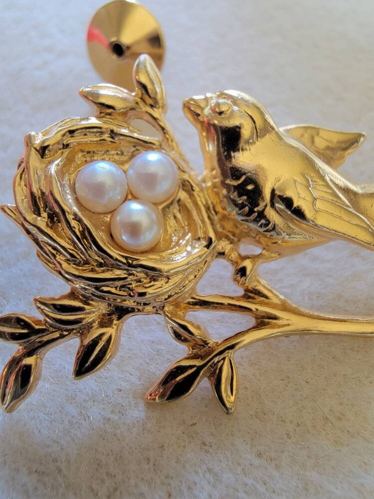 Brooch Bird and Nest, Brooch Pin Bird with Bird Nest on Branch, Goldtone Brooch, Vintage Avon Brooch