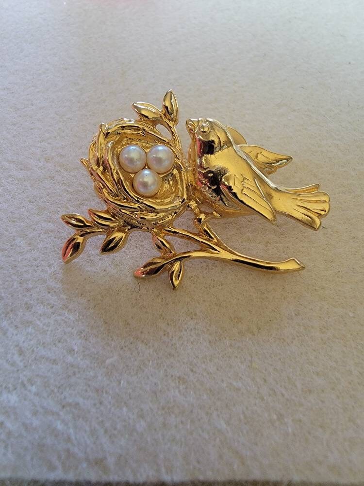 Brooch Bird and Nest, Brooch Pin Bird with Bird Nest on Branch, Goldtone Brooch, Vintage Avon Brooch