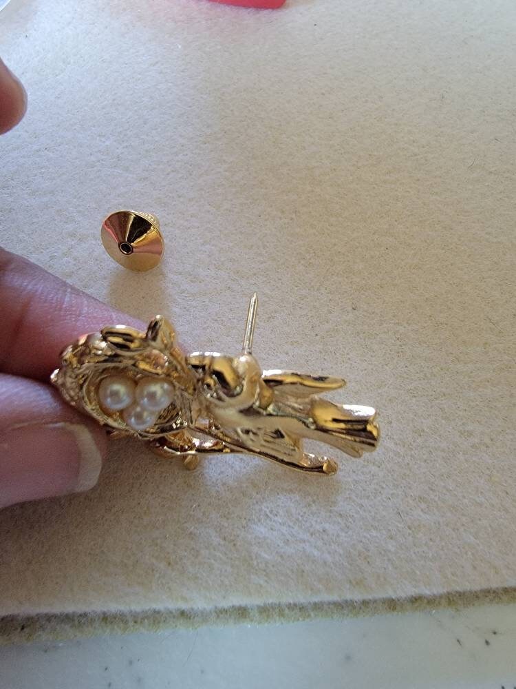 Brooch Bird and Nest, Brooch Pin Bird with Bird Nest on Branch, Goldtone Brooch, Vintage Avon Brooch