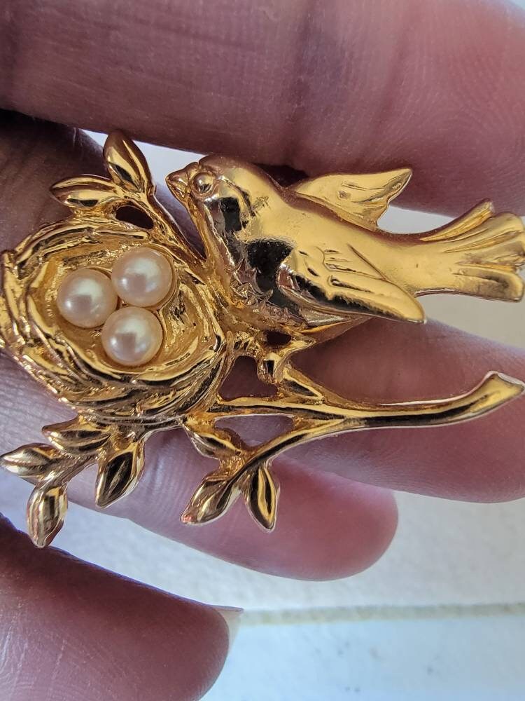 Brooch Bird and Nest, Brooch Pin Bird with Bird Nest on Branch, Goldtone Brooch, Vintage Avon Brooch