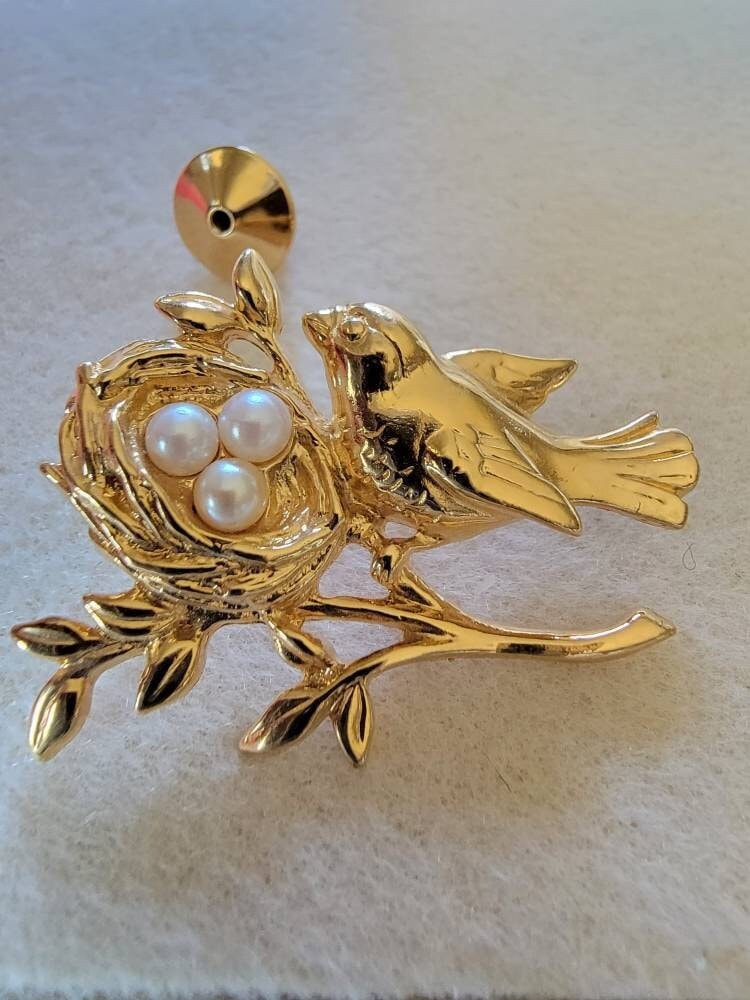 Brooch Bird and Nest, Brooch Pin Bird with Bird Nest on Branch, Goldtone Brooch, Vintage Avon Brooch