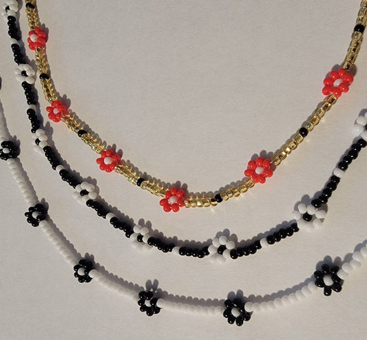 Daisy Bead Choker, Beaded Choker, Beaded Daisy Choker, Trendy Necklaces, Popular Necklaces, Popular Beaded Chokers, Black Daisies,