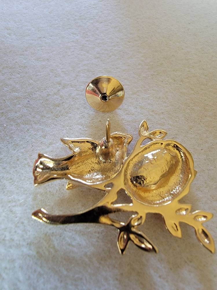 Brooch Bird and Nest, Brooch Pin Bird with Bird Nest on Branch, Goldtone Brooch, Vintage Avon Brooch