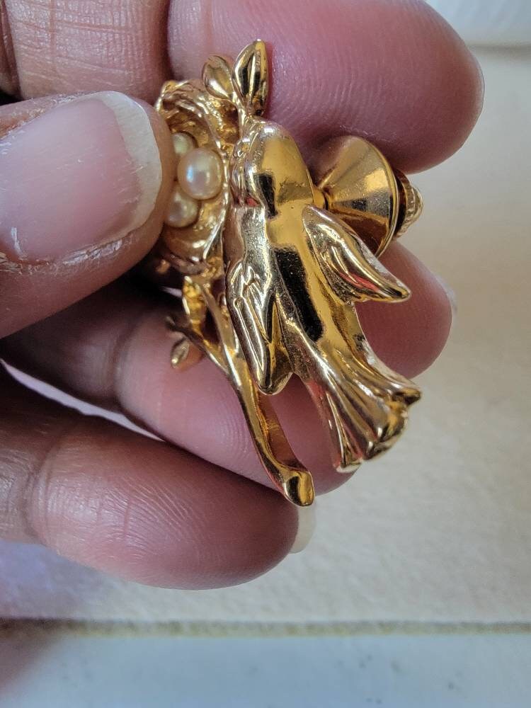 Brooch Bird and Nest, Brooch Pin Bird with Bird Nest on Branch, Goldtone Brooch, Vintage Avon Brooch