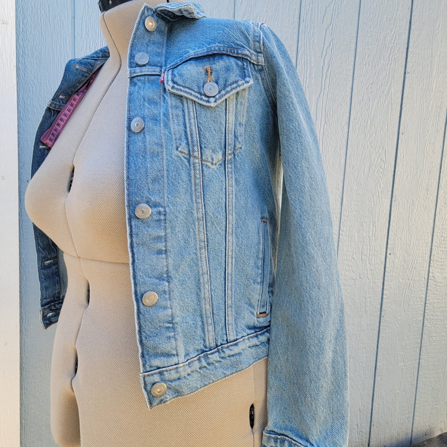 New Levi Strass Jean Jacket with Embroidered Sunflower. XS Levi Blue Jean Jacket with Red Pocket Tag. Denim Trucker Jean Jacket with Tags,