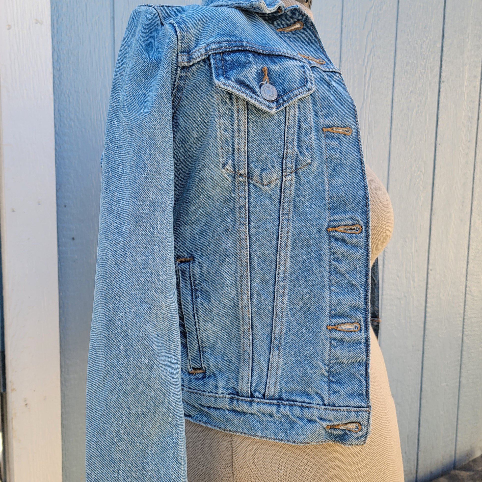 New Levi Strass Jean Jacket with Embroidered Sunflower. XS Levi Blue Jean Jacket with Red Pocket Tag. Denim Trucker Jean Jacket with Tags,